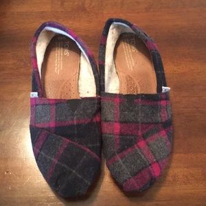 TOMS Women’s Slippers size 8.5*Great condition!